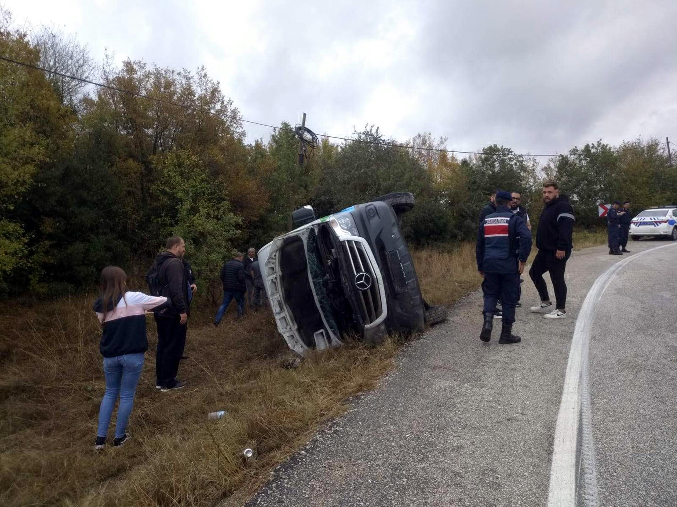 Tekirdağ da yolcu minibüsü devrildi 16 yaralı