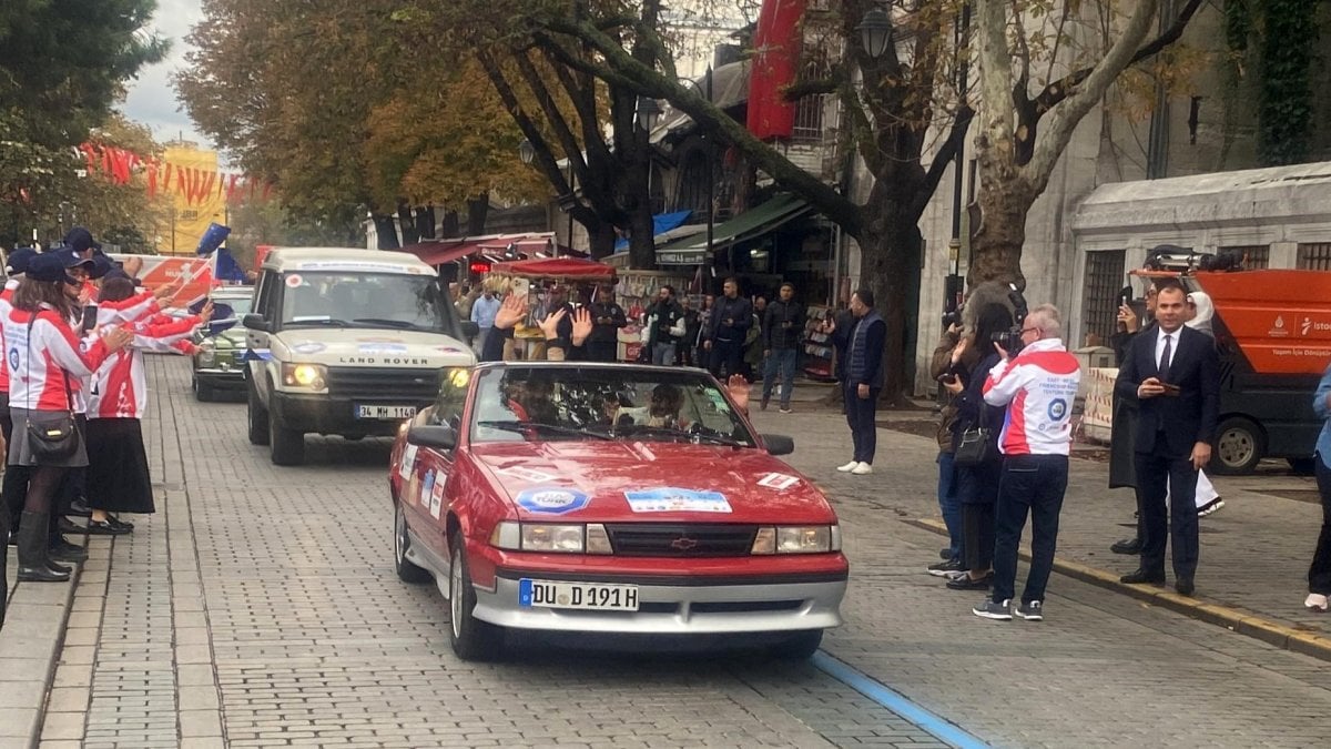 Sultanahmet Meydanında 17nci Doğu Batı Dostluk Rallisi