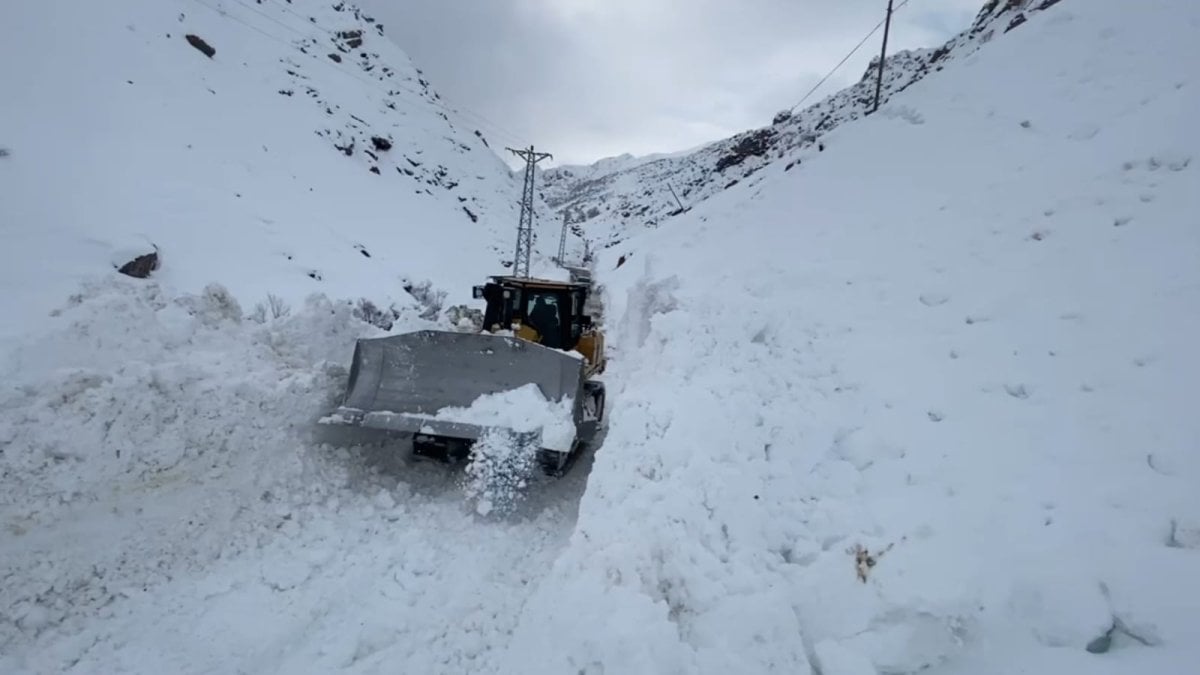 Şırnakta 12 köy ve 8 mezra yolu ulaşıma kapandı