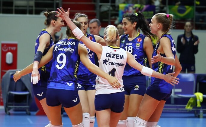 AXA Sigorta Kadınlar Kupa Voley çeyrek final maçında Fenerbahçe Opet