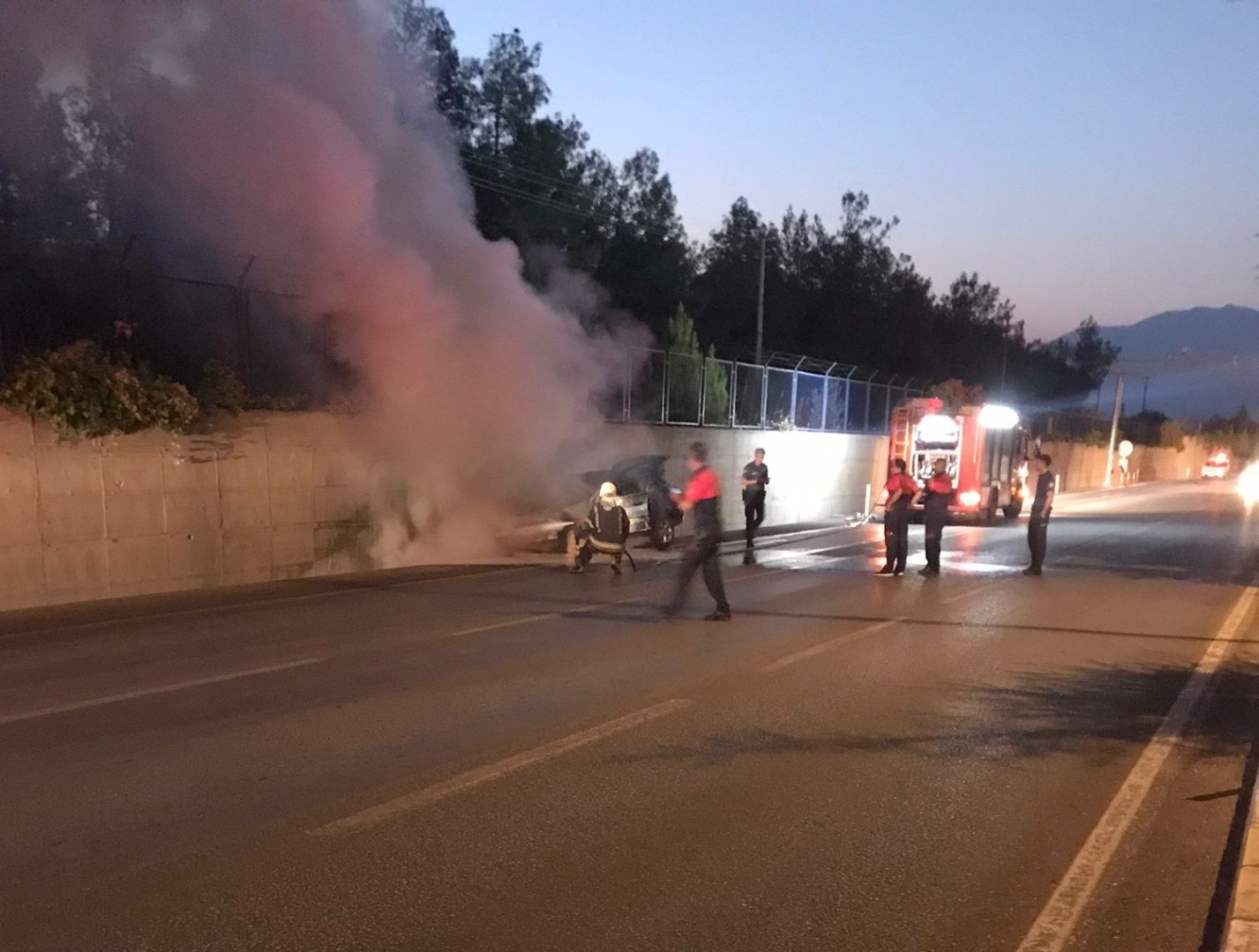 Denizli de seyir halindeki otomobil alev aldı