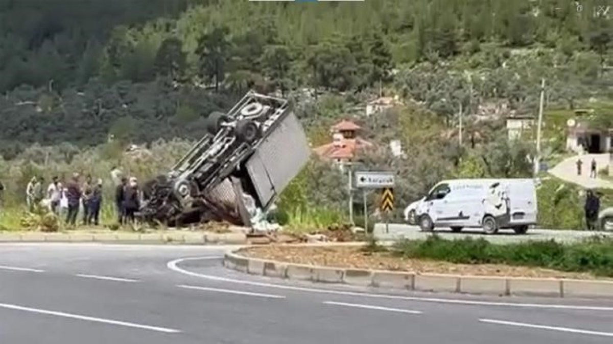 Milas ta trafik kazası 1 i ağır 2 yaralı