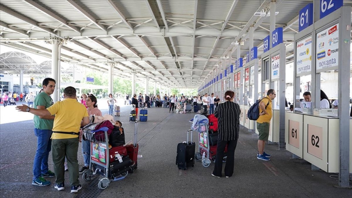 Antalya Ya Hava Yoluyla Gelen Turist Say S Milyonu A T