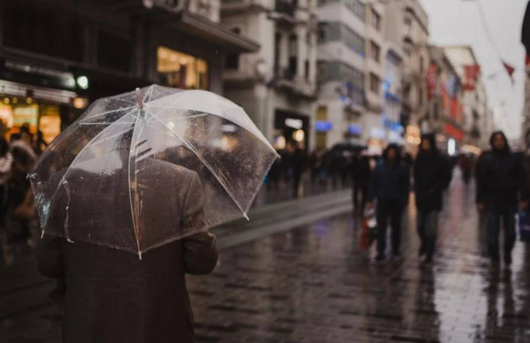 İstanbul'u sağanak yağış vuracak. Dikkat!  Meteoroloji saat verip uyardı 21