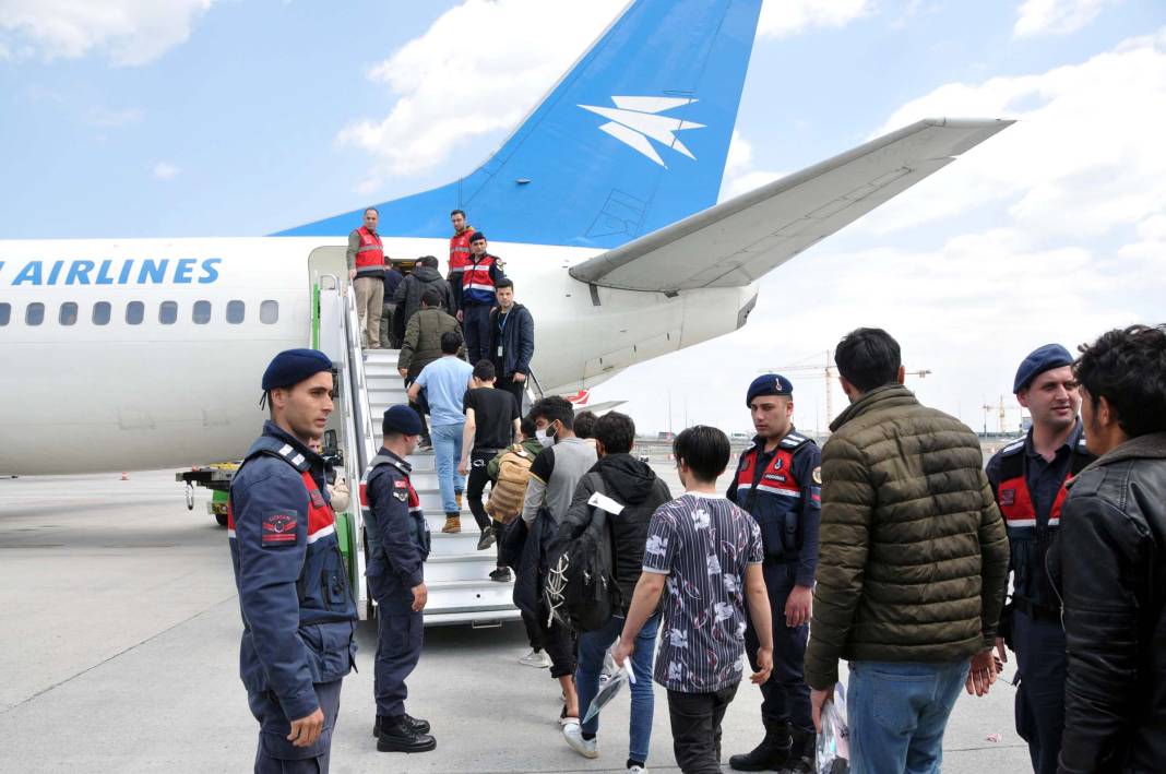 138 kaçak Afgan sınır dışı edildi 1
