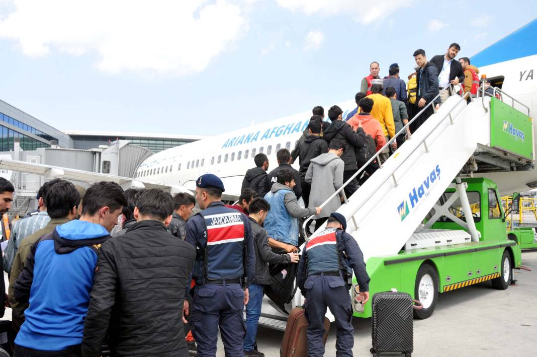 138 kaçak Afgan sınır dışı edildi 2