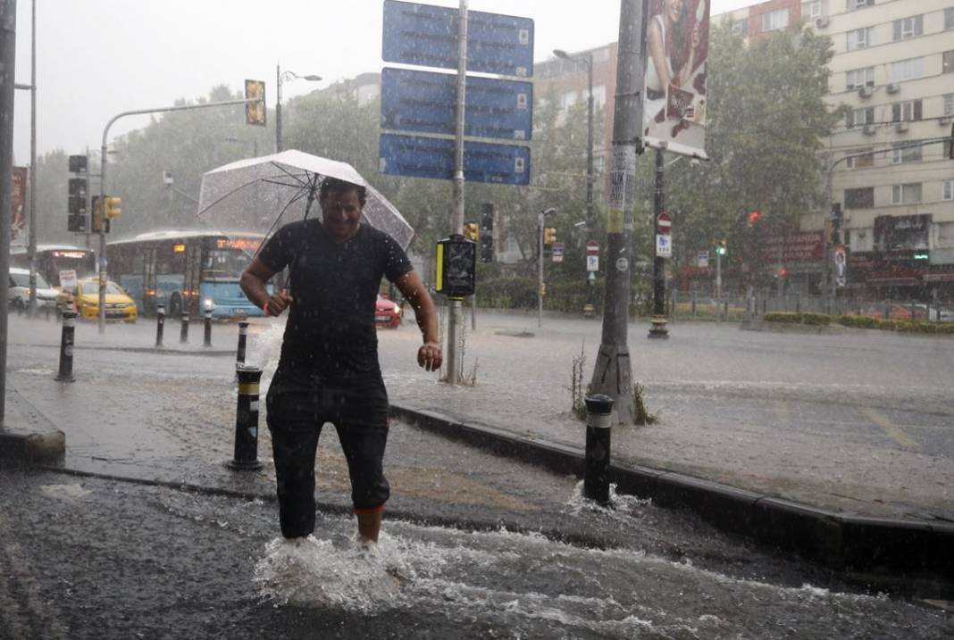 İstanbul'u sağanak yağış vuracak. Dikkat!  Meteoroloji saat verip uyardı 20
