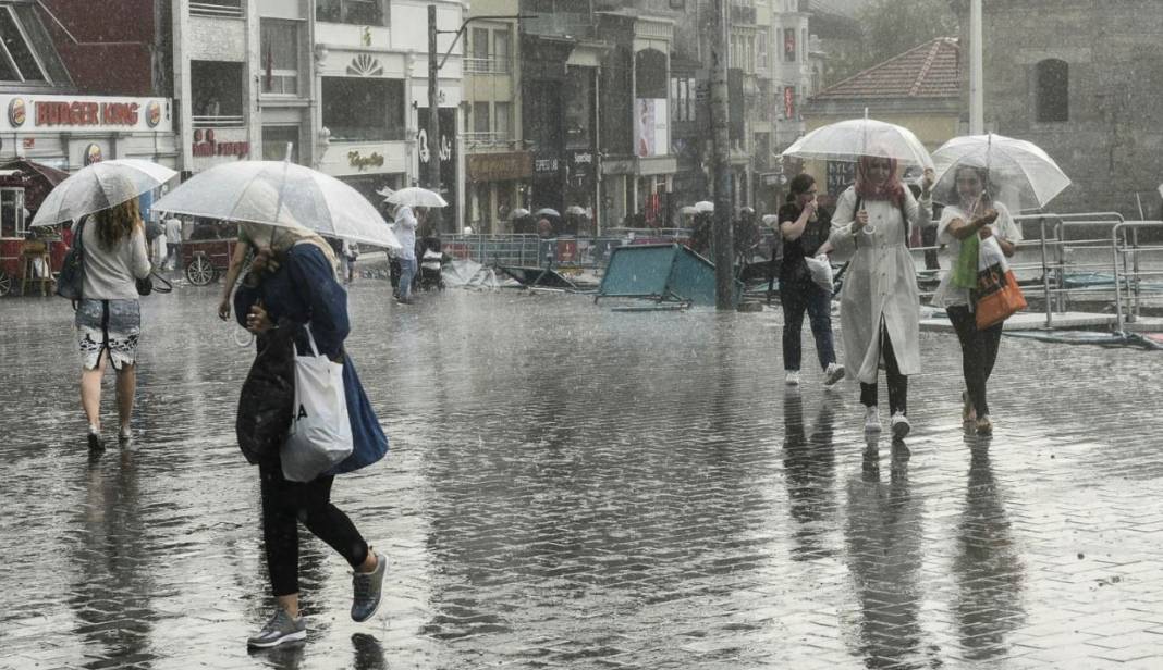 İstanbul'u sağanak yağış vuracak. Dikkat!  Meteoroloji saat verip uyardı 8