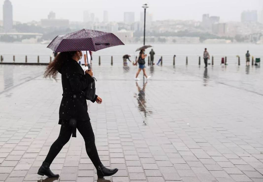 İstanbul'u sağanak yağış vuracak. Dikkat!  Meteoroloji saat verip uyardı 12