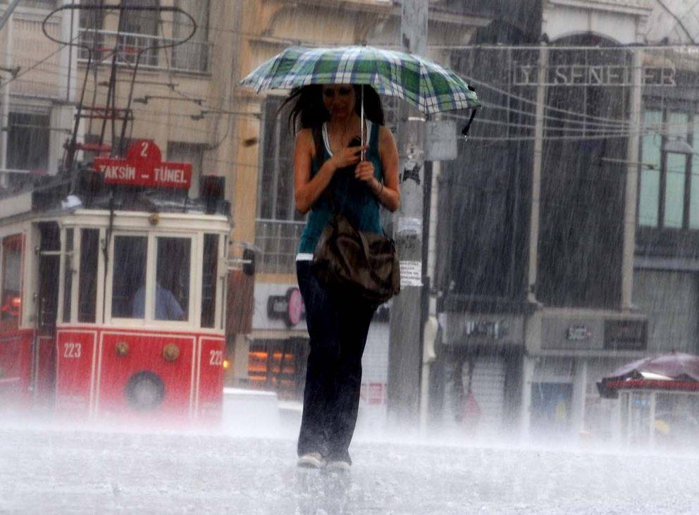 İstanbul'u sağanak yağış vuracak. Dikkat!  Meteoroloji saat verip uyardı 9