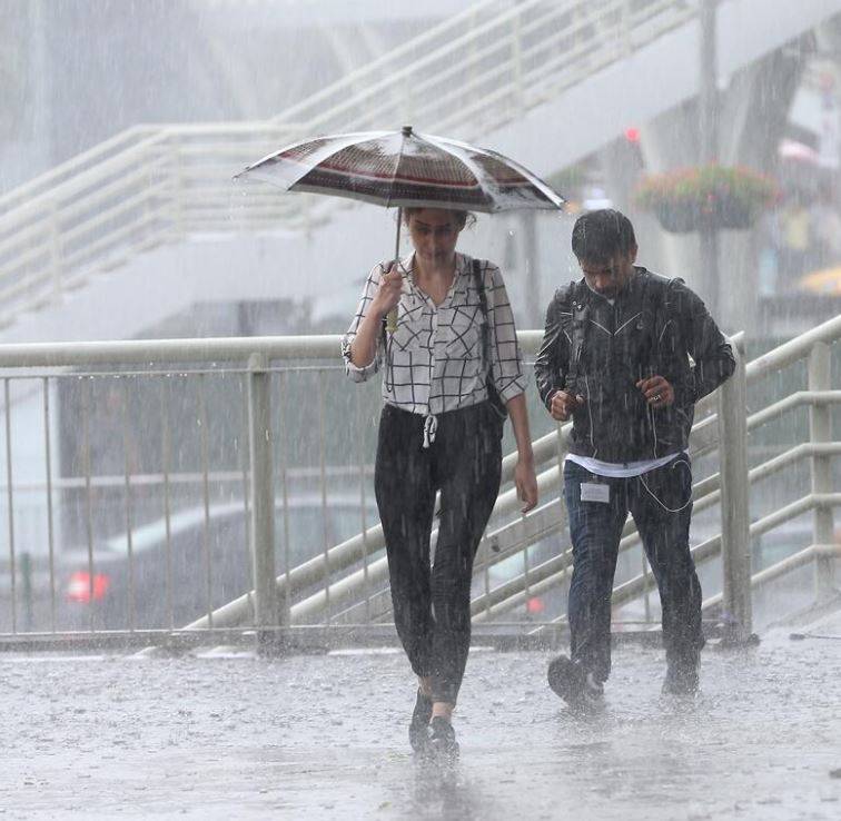 İstanbul'u sağanak yağış vuracak. Dikkat!  Meteoroloji saat verip uyardı 5