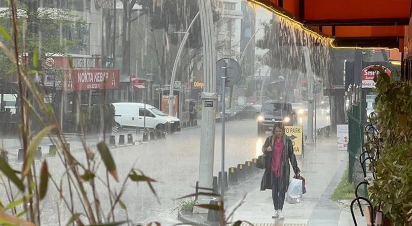 Meteoroloji 27 il için sarı kodlu uyarı yaptı. Aralarında İstanbul da var. Yağmur Türkiye'nin üzerine kabus gibi çökecek 2
