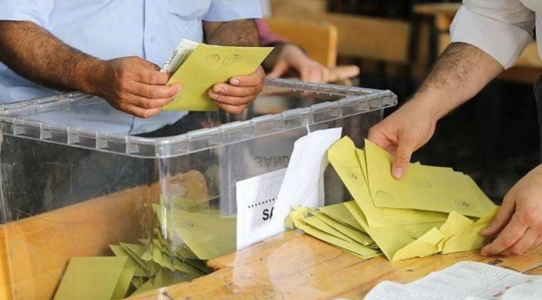 Seçimlerin sonucunu veren anket Ankara'da bomba etkisi yarattı. 9 seçim anketinin sonuçları açıklandı 11