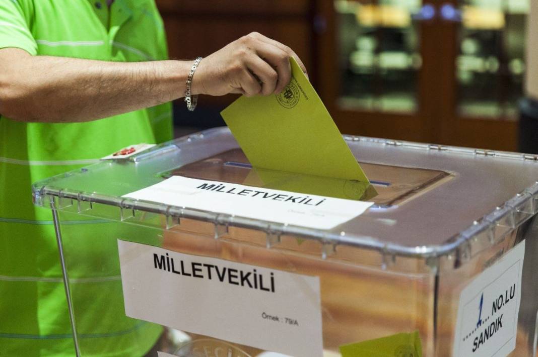 Seçimlerin sonucunu veren anket Ankara'da bomba etkisi yarattı. 9 seçim anketinin sonuçları açıklandı 8