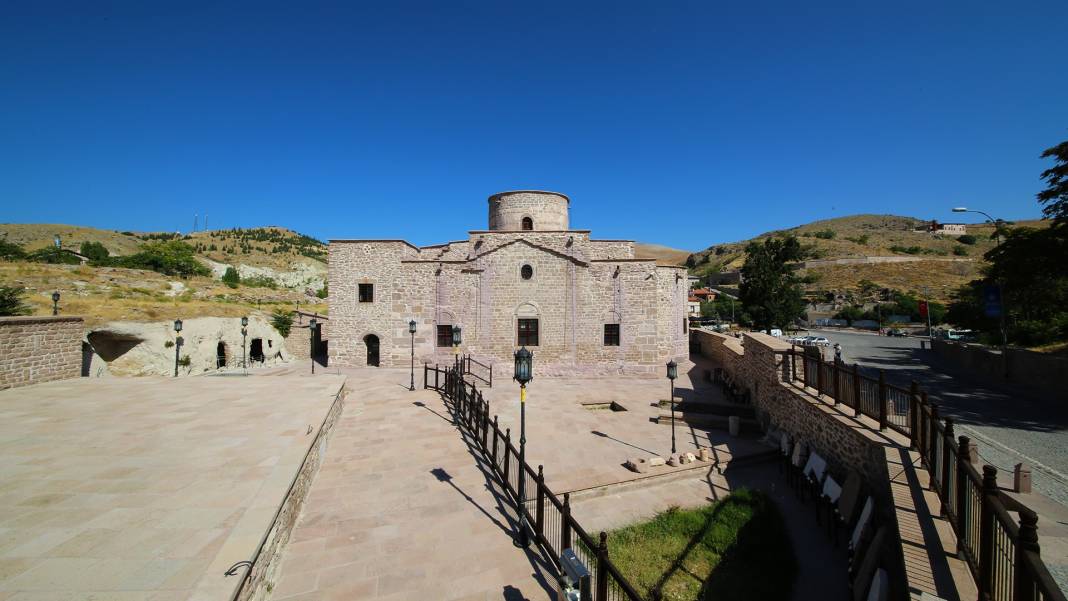 1700 yıllık Aya Eleni Kilisesi'nin sırrı ortaya çıktı! Okuyan Türklerin tüyleri diken diken oluyor 8