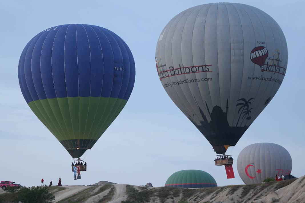 Kapadokya’da 19 Mayıs çoşkusu. Balonlar Türk bayrakları ve Atatürk posteri ile uçtu 10