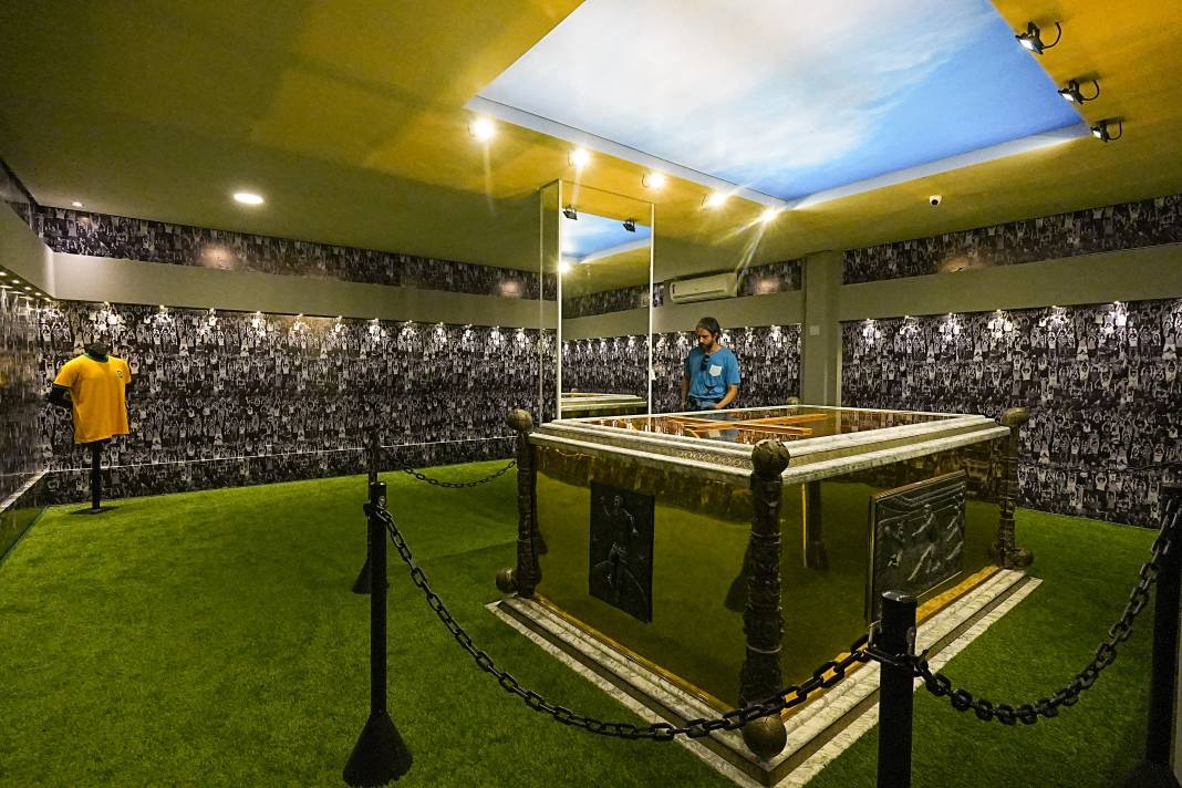 Brezilyalı efsane futbolcu Pele'nin mozolesi ziyarete açıldı 5