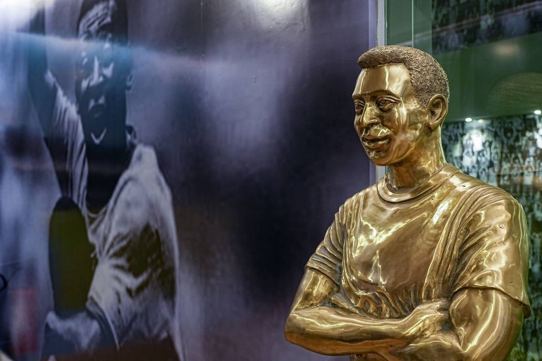 Brezilyalı efsane futbolcu Pele'nin mozolesi ziyarete açıldı 12