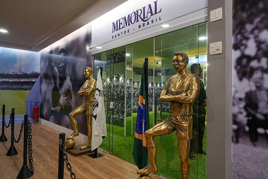Brezilyalı efsane futbolcu Pele'nin mozolesi ziyarete açıldı 13