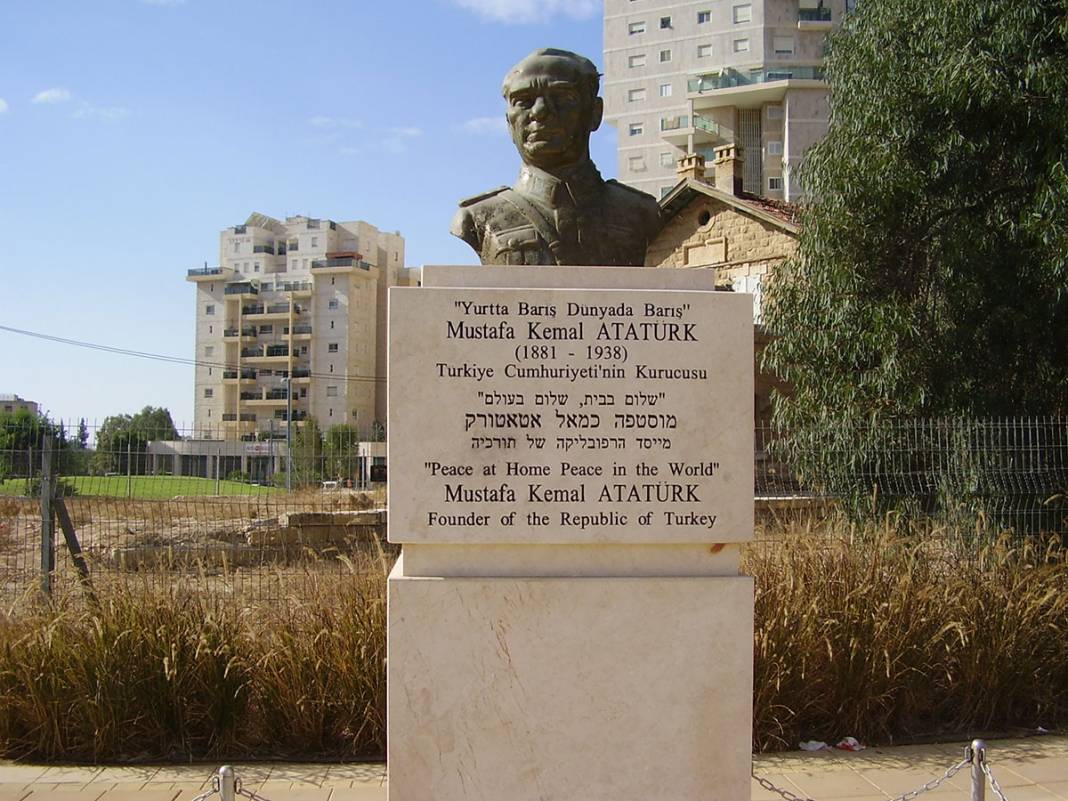 İşte dünyadaki Atatürk anıtları 5