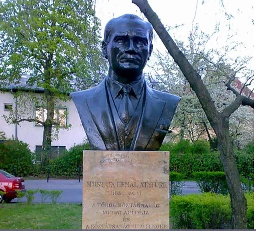 İşte dünyadaki Atatürk anıtları 9
