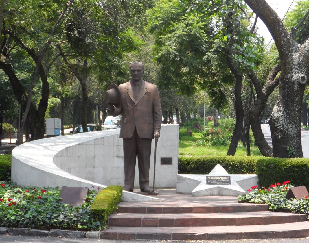 İşte dünyadaki Atatürk anıtları 6
