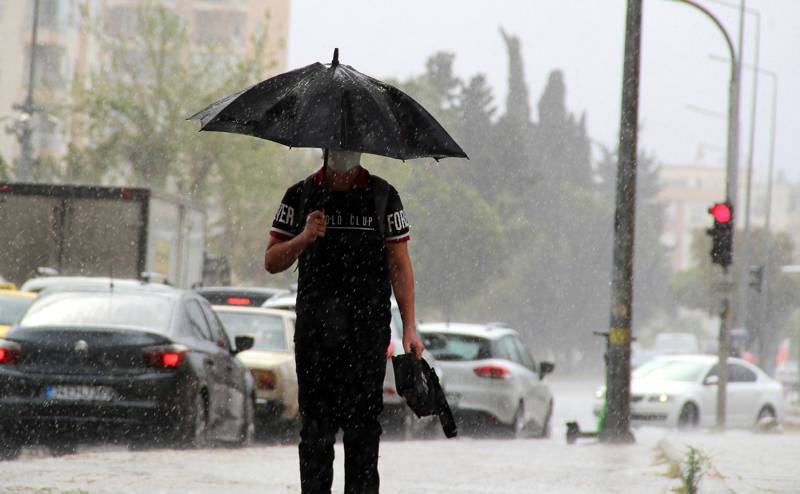 Meteoroloji'den sel ve su baskını uyarısı! 13 il için saat verildi 15