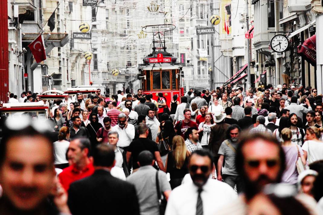 Türk gençlerinin kararı hüngür hüngür ağlattı. Alman şirketi Türkiye'de anket yaptı 7