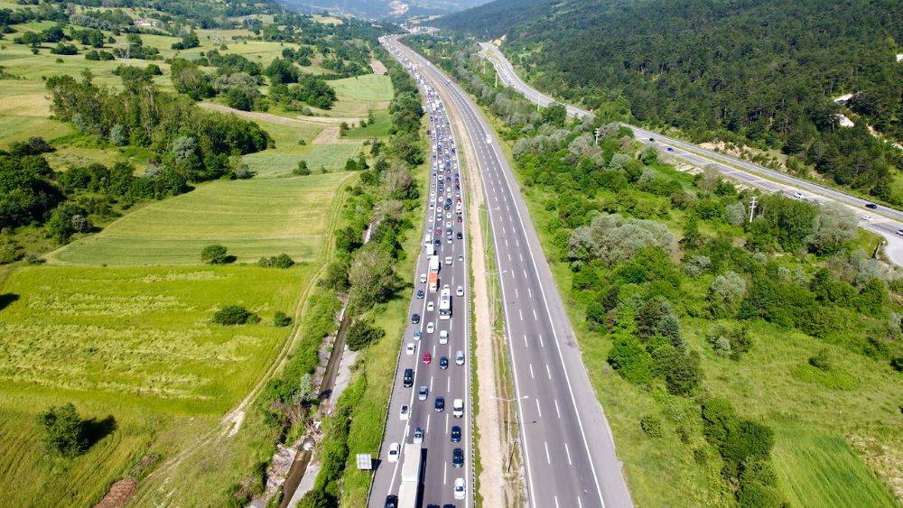 Tatil için yola çıkacaklar dikkat! Kilometrelerce araç kuyruğu oluştu 13