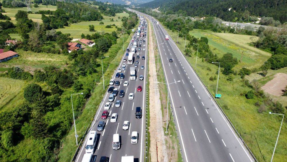 Tatil için yola çıkacaklar dikkat! Kilometrelerce araç kuyruğu oluştu 8