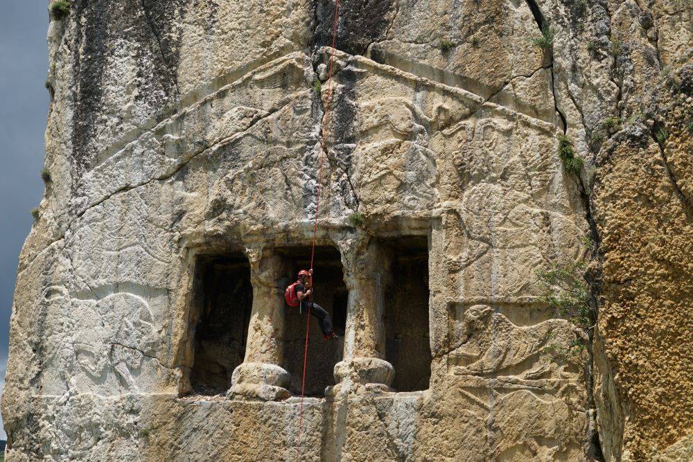 Kastamonu’da 2 bin 700 yıllık kaya mezarlık yok olmak üzere 4
