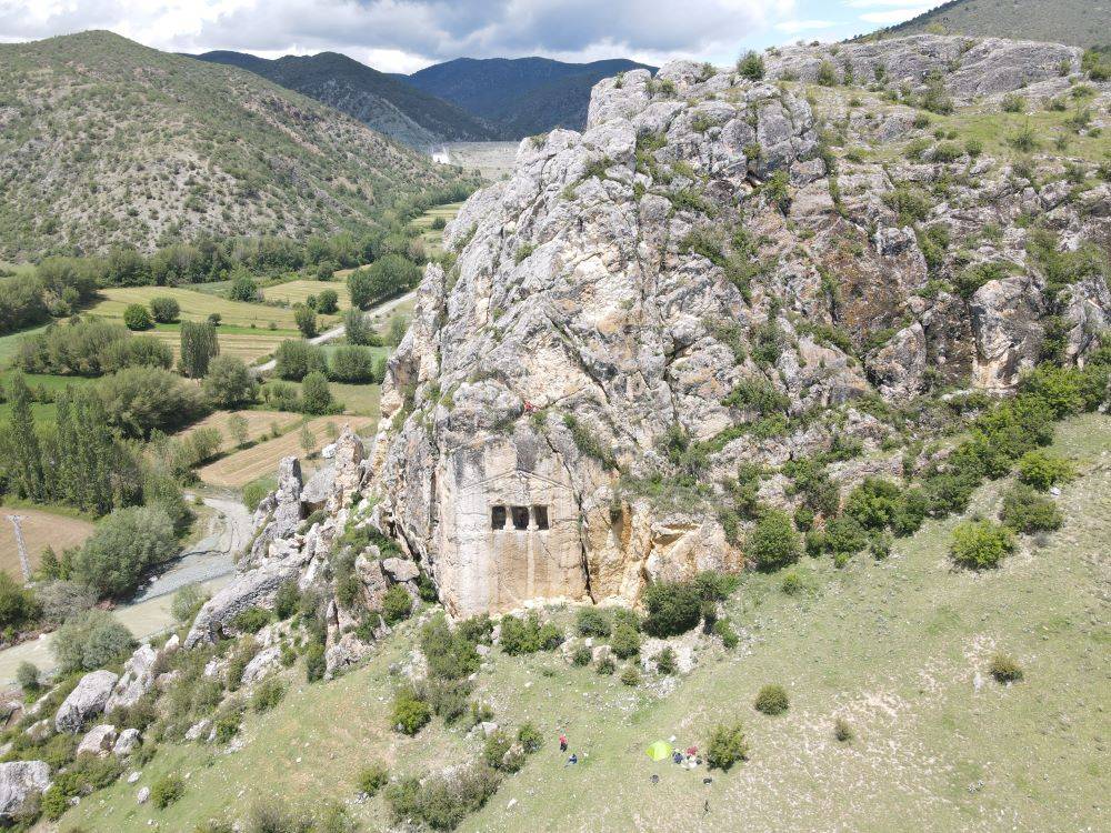 Kastamonu’da 2 bin 700 yıllık kaya mezarlık yok olmak üzere 13