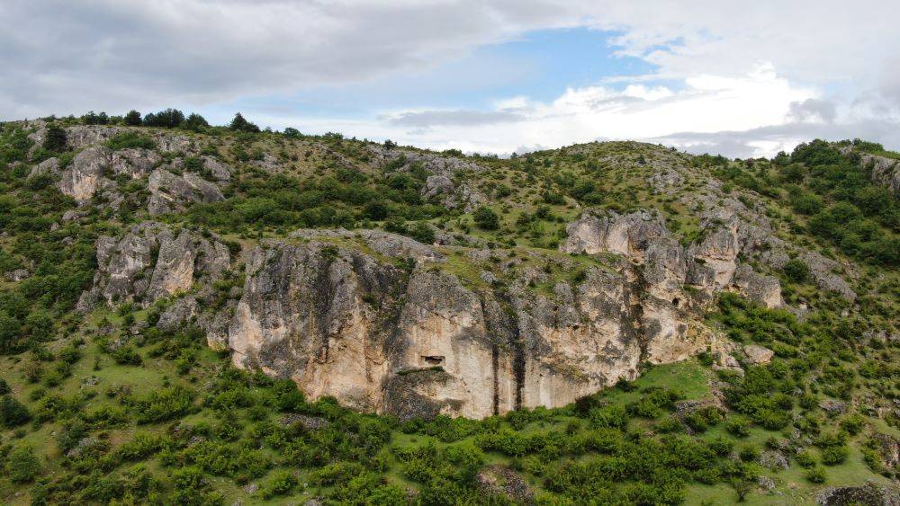 Kastamonu’da 2 bin 700 yıllık kaya mezarlık yok olmak üzere 14