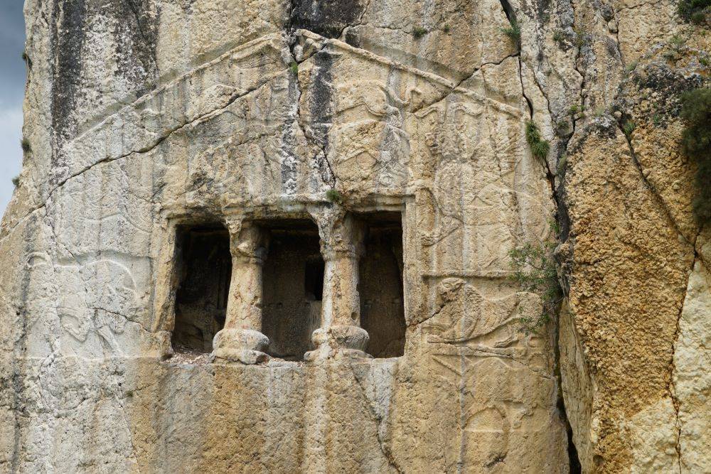 Kastamonu’da 2 bin 700 yıllık kaya mezarlık yok olmak üzere 7