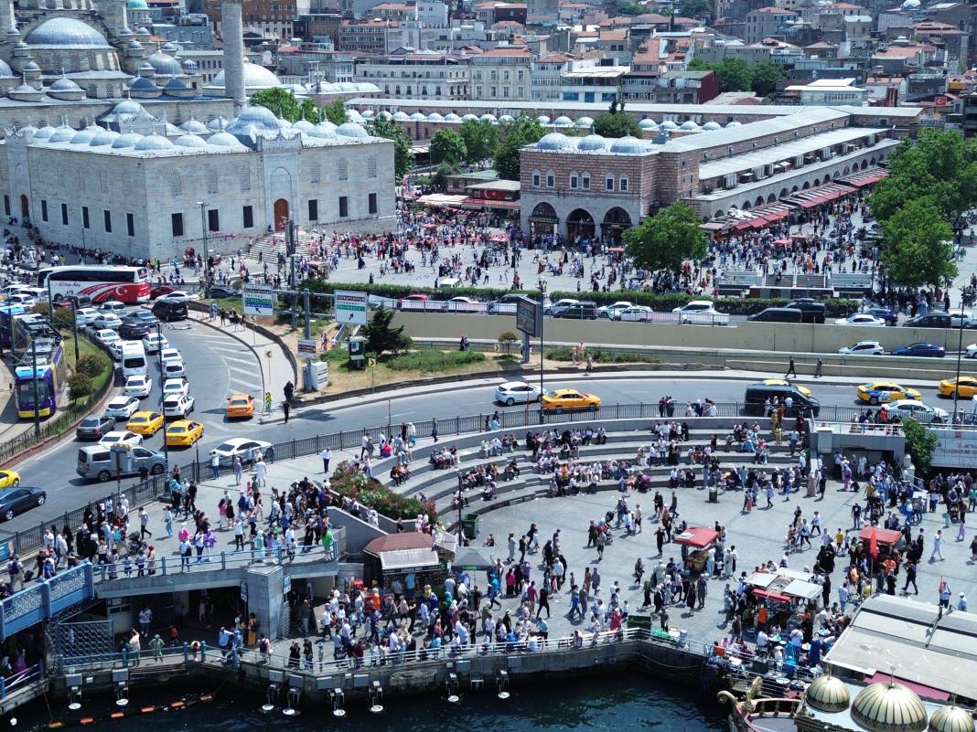 İstanbul'da bayram klasiği: İnsan seli oluştu, adım atacak yer kalmadı 8