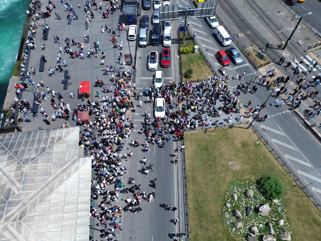 İstanbul'da bayram klasiği: İnsan seli oluştu, adım atacak yer kalmadı 6