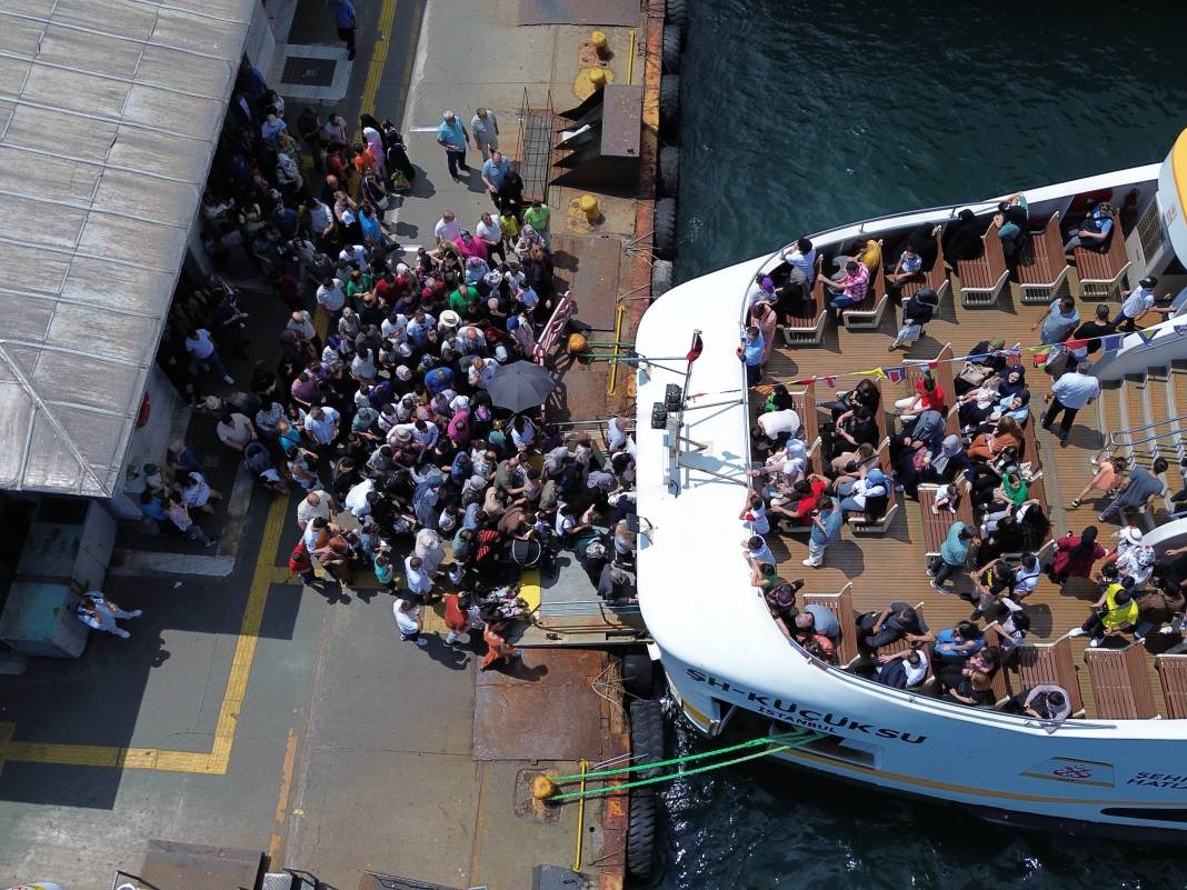 İstanbul'da bayram klasiği: İnsan seli oluştu, adım atacak yer kalmadı 5