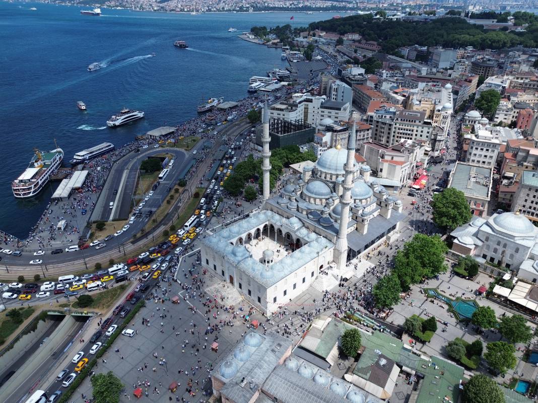 İstanbul'da bayram klasiği: İnsan seli oluştu, adım atacak yer kalmadı 3