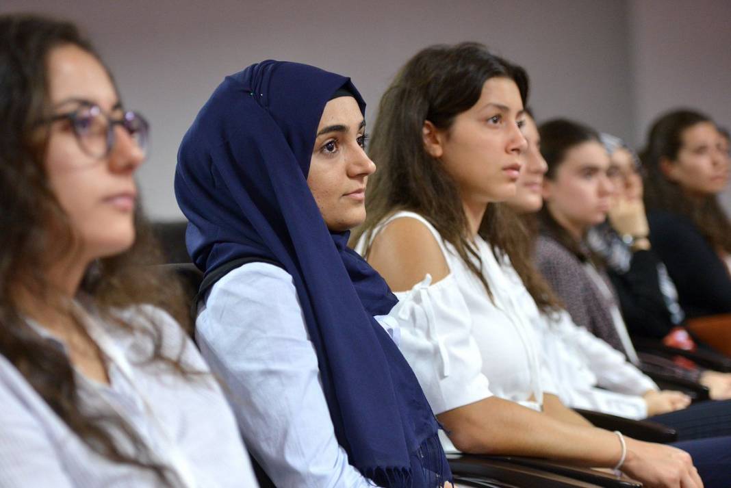 Türk gençlerinin kararı hüngür hüngür ağlattı. Alman şirketi Türkiye'de anket yaptı 35