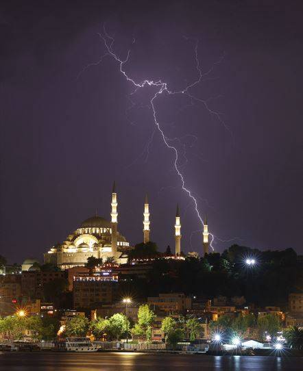 İstanbul'da şimşekler geceyi gündüze çevirdi 15