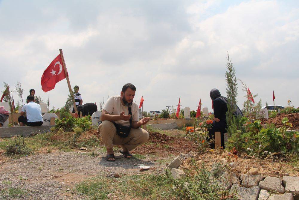 Deprem bölgesi bu bayram çok eksik. Depremzedeler bayramda acılarıyla baş başa 18