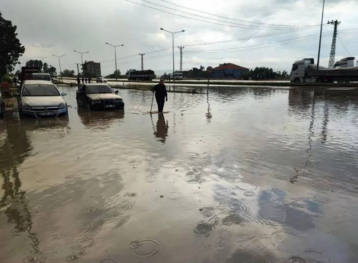 Meteoroloji saat vererek şiddetli yağış uyarısı yaptı 8