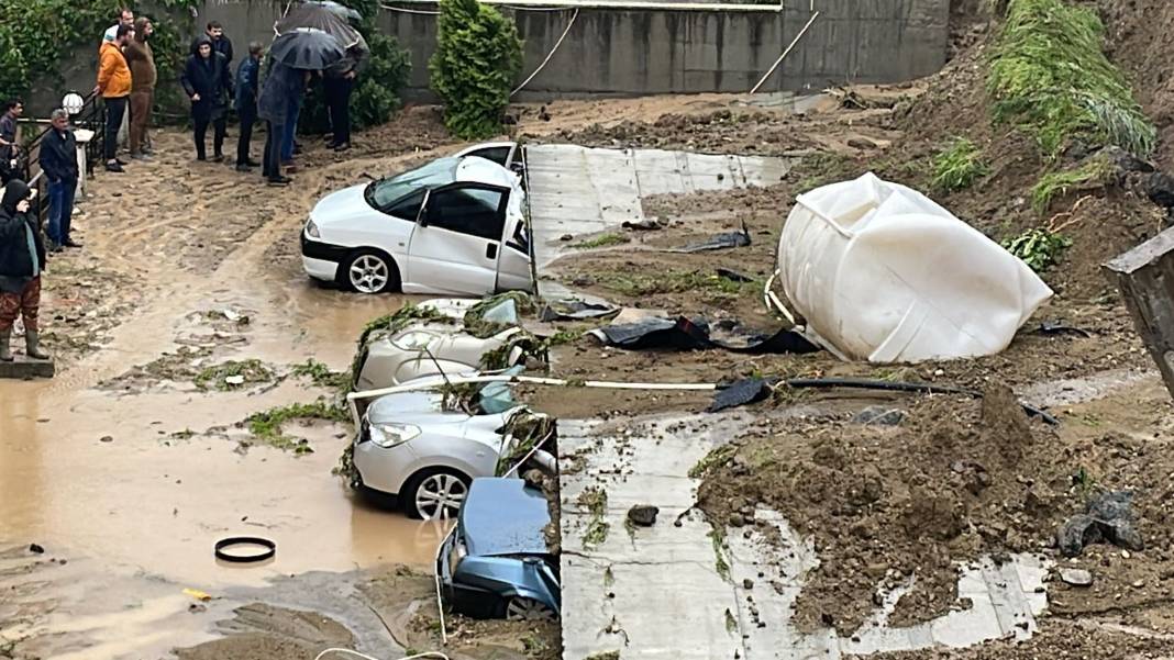 Samsun’da alarm! Cadde ve sokaklar göle döndü: 1 kişi hayatını kaybetti 27