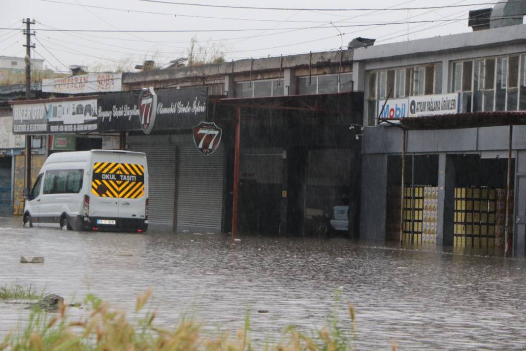 Samsun’da alarm! Cadde ve sokaklar göle döndü: 1 kişi hayatını kaybetti 11