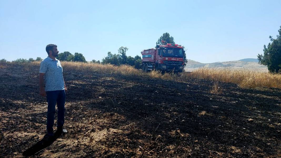 Biçerdöverde yangın çıktı: 7 dönümlük tarla kül oldu 1