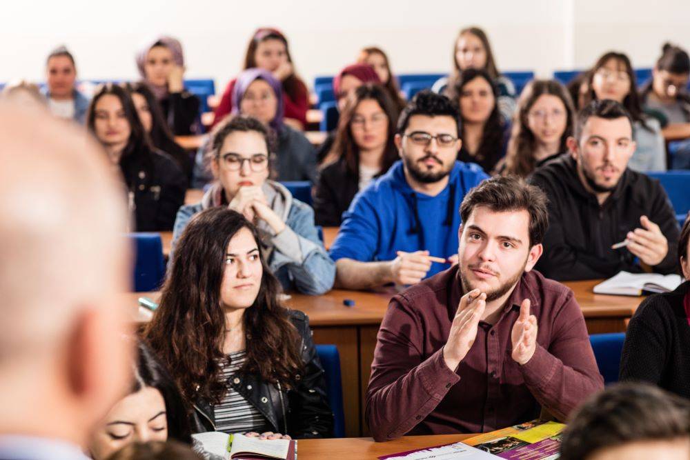 Bir cana mâl olan hayat dersi. Üniversite hocası sınıfta öyle bir şey yaptı ki öğrenciler hayatları boyunca unutamayacak 5