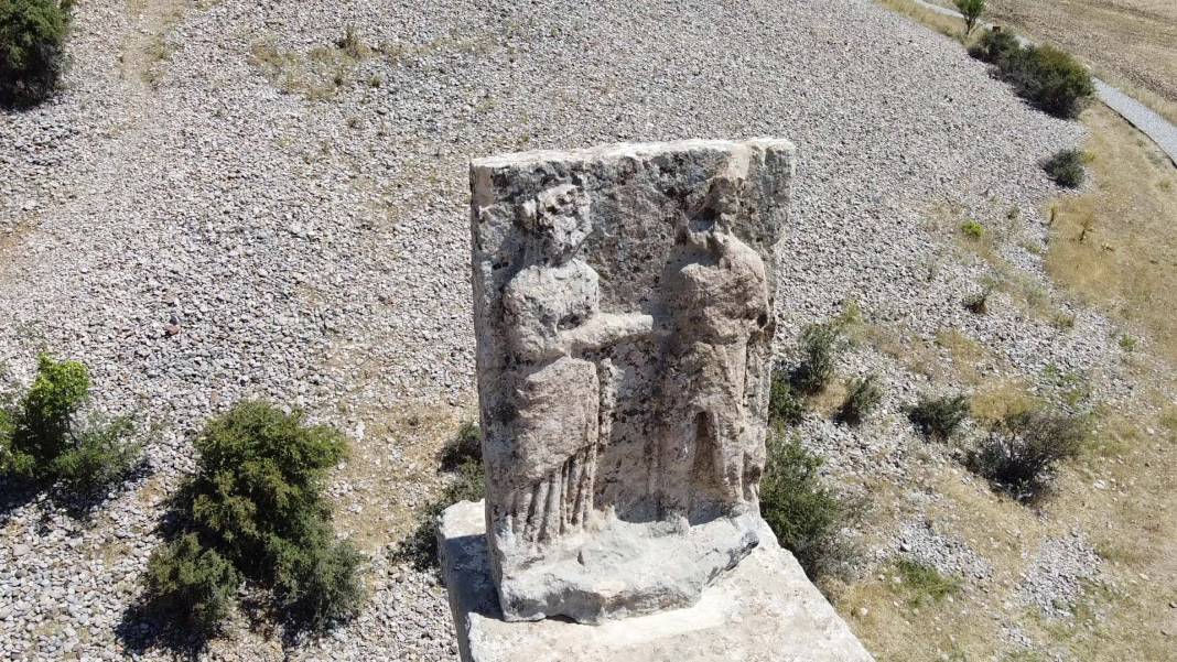 Depremde yıkılan 'Tokalaşma Sütunu' ziyarete açıldı 11