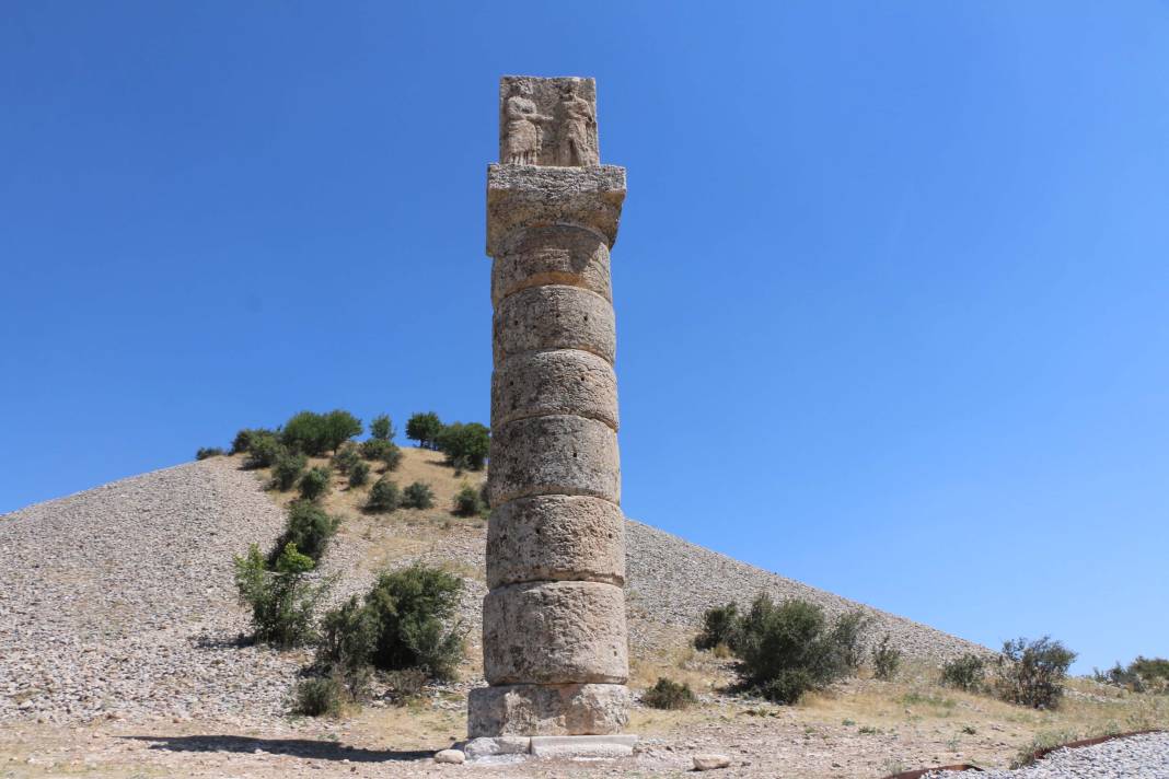 Depremde yıkılan 'Tokalaşma Sütunu' ziyarete açıldı 4