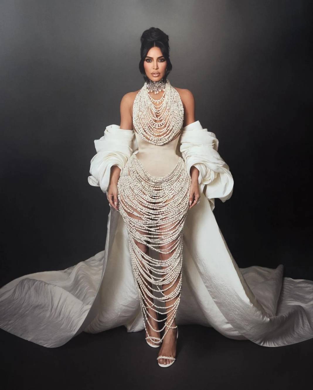 Kim Kardashian'ı görenler Hadise sandı. Ortalık karıştı 11