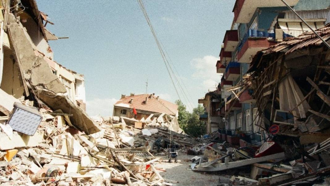 17 Ağustos depreminin 24. yıl dönümü. Türkiye o 45 saniyeyi hiç unutmadı 13